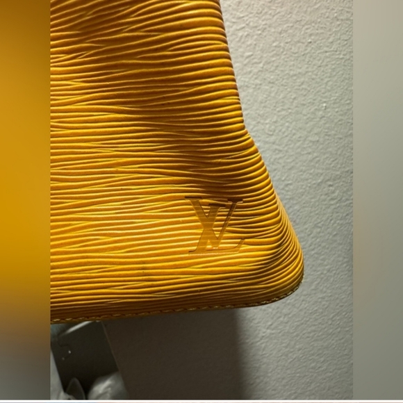 LOUIS Vuitton  bucket bag - Picture 3 of 9